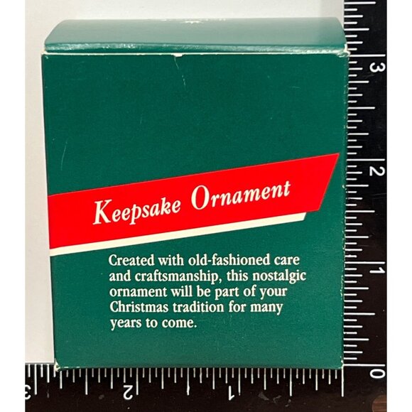 1989 HALLMARK KEEPSAKE ORNAMENT QX466-5 NOSTALGIC LAMB ON WAGON - Picture 3 of 8